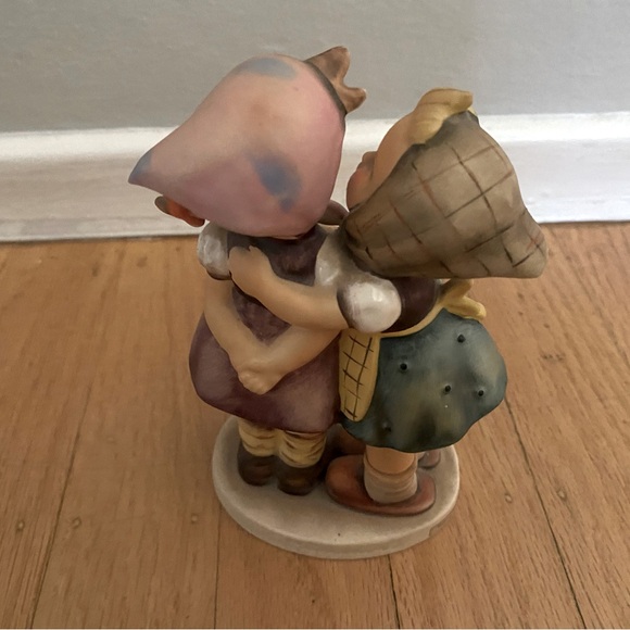 Hummel Ceramic Figurine “Telling Her Secret”, 196/0, 1948, signed - Picture 6 of 7
